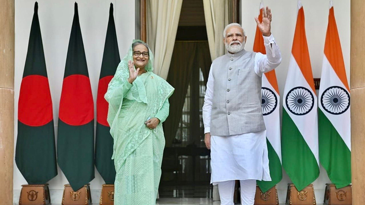 প্রধানমন্ত্রী শেখ হাসিনা ও ভার‌তের প্রধানমন্ত্রী নরেন্দ্র মোদি। পুরোনো ছবি