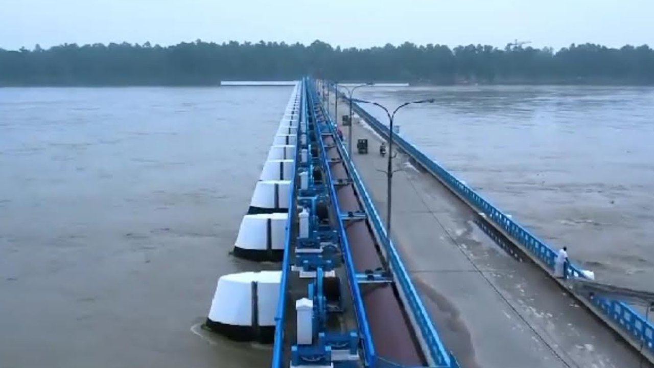বৃহস্পতিবার সন্ধ্যা থেকে তিস্তা ব্যারেজের ডালিয়া পয়েন্টে পানিপ্রবাহ বাড়তে থাকে। ছবি : সংগৃহীত