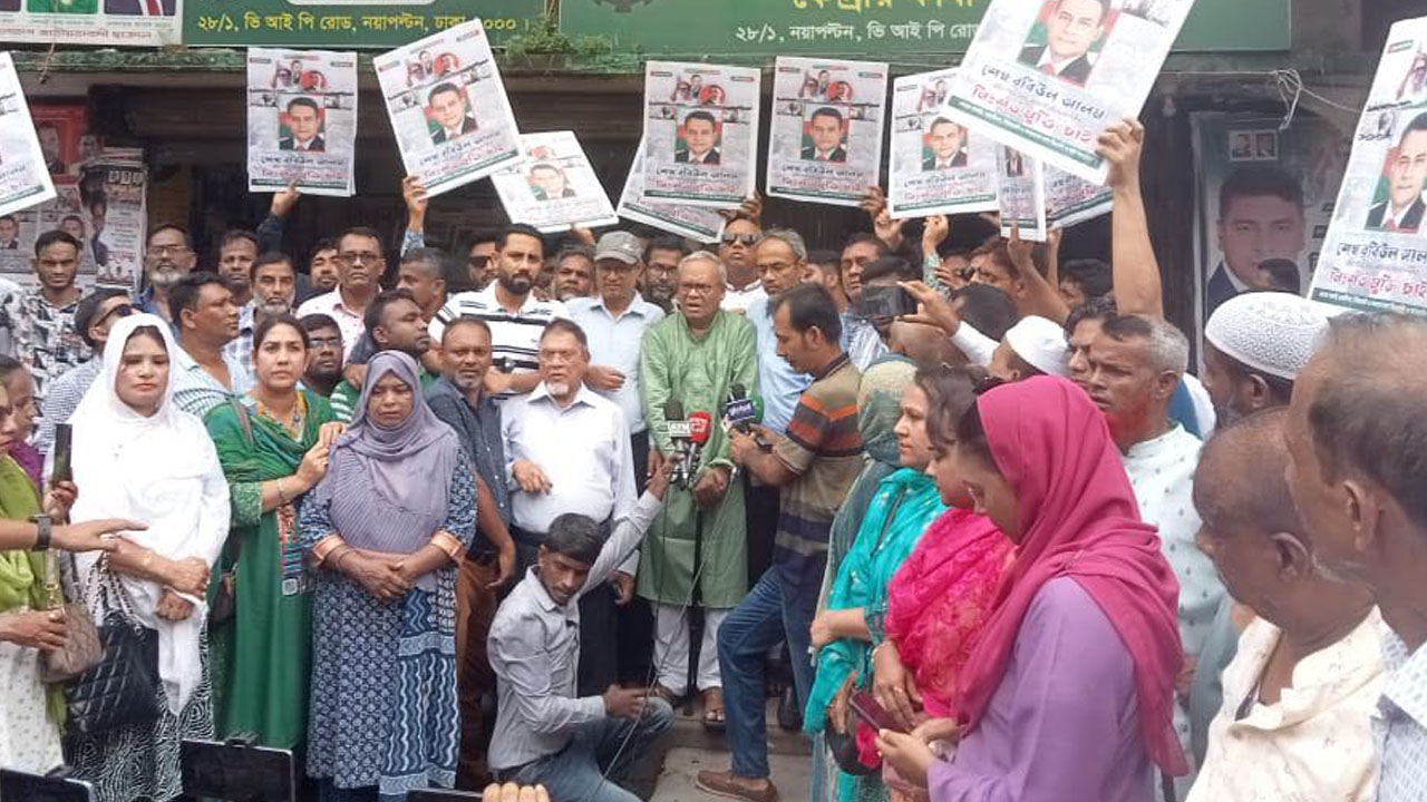 বিক্ষোভ মিছিল শেষে বিএনপির সিনিয়র যুগ্ম মহাসচিব অ্যাডভোকেট রুহুল কবির রিজভী। ছবি : কালবেলা