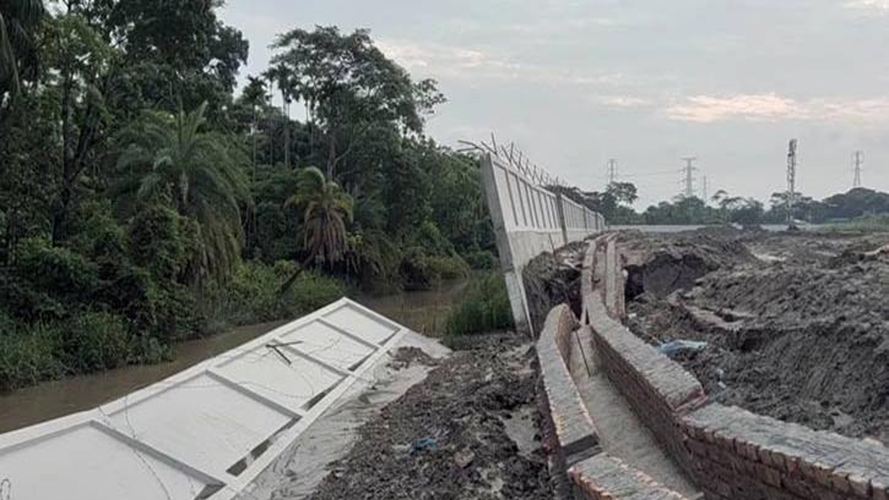 পায়রা বন্দরের ১০০ ফুট দৈর্ঘ্যের দুটি সীমানা দেয়াল আবারো ধসে পড়েছে। ছবি: সংগৃহীত