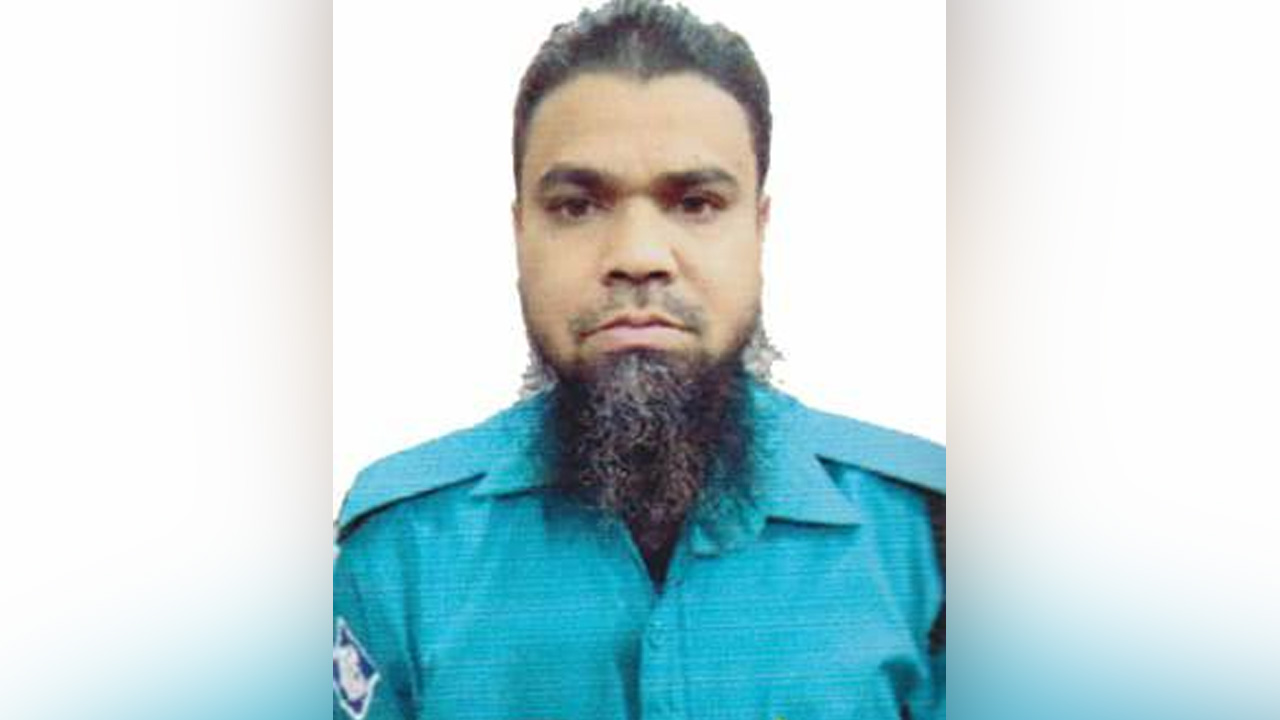 নিহত পুলিশ কনস্টেবল মনিরুজ্জামান তালুকদার। ছবি: সংগৃহীত