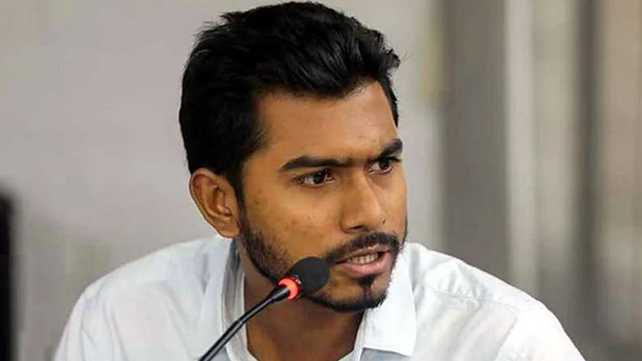 নুরুল হক নুর। পুরোনো ছবি