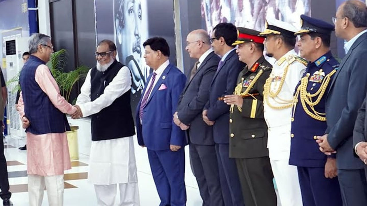 পবিত্র হজ পালন শেষে দেশে ফিরেছেন রাষ্ট্রপতি মোঃ সাহাবুদ্দিন। ছবি : সংগৃহীত