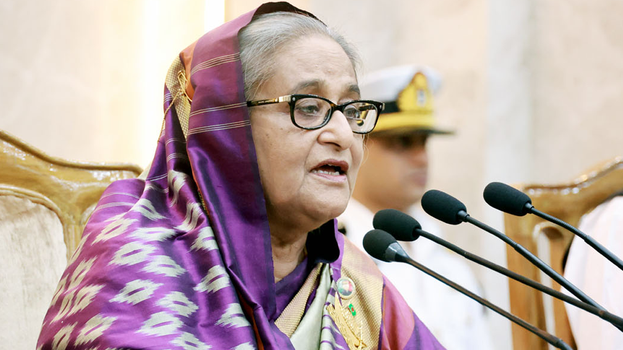 নবনির্বাচিত তিন মেয়র ও কাউন্সিলরদের শপথ অনুষ্ঠানে প্রধানমন্ত্রী শেখ হাসিনা। ছবি : সংগৃহীত