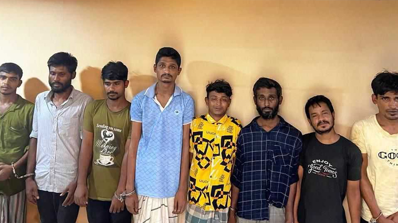 গ্রেপ্তার ৮ জন। ছবি: সংগৃহীত