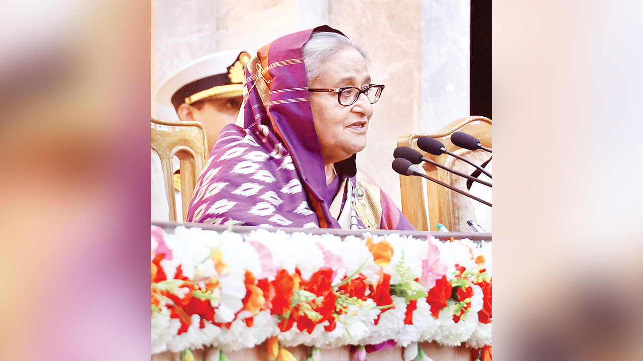 শপথ অনুষ্ঠানে বক্তব্য দেন  প্রধানমন্ত্রী শেখ হাসিনা।