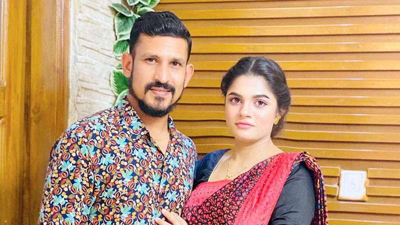 ক্রিকেটার নাসির হোসেন ও তার স্ত্রী তামিমা সুলতানা তাম্মী। ছবি: সংগৃহীত