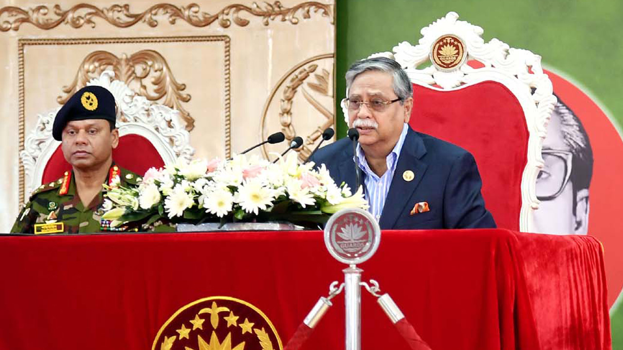 রাষ্ট্রপতি মো. সাহাবুদ্দিন মঙ্গলবার প্রেসিডেন্ট গার্ড রেজিমেন্টের প্রতিষ্ঠাবার্ষিকী উদযাপন অনুষ্ঠানে বক্তব্য দেন। ছবি : পিআইডি