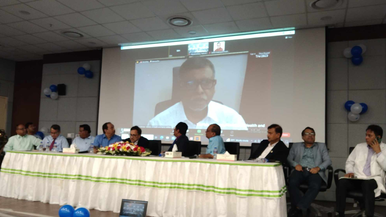 বুধবার বঙ্গবন্ধু শেখ মুজিব সুপার স্পেশালাইজড হাসপাতালের আন্তঃবিভাগ ও অপারেশন কার্যক্রম উদ্বোধনের সময় ভিডিও কনফারেন্সে কথা বলেন স্বাস্থ্যমন্ত্রী জাহিদ মালেক। ছবি : কালবেলা