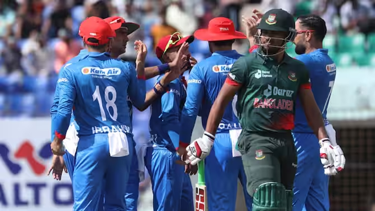 আউট হওয়ার পর ফিরে যাচ্ছেন নাজমুল হোসেন শান্ত। ছবি: সংগৃহীত
