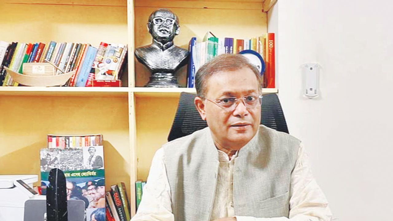 তথ্যমন্ত্রী ড. হাছান মাহমুদ মিন্টো রোডে  তার বাসভবনে শুক্রবার সাংবাদিকদের সঙ্গে মতবিনিময় করেন। ছবি : পিআইডি