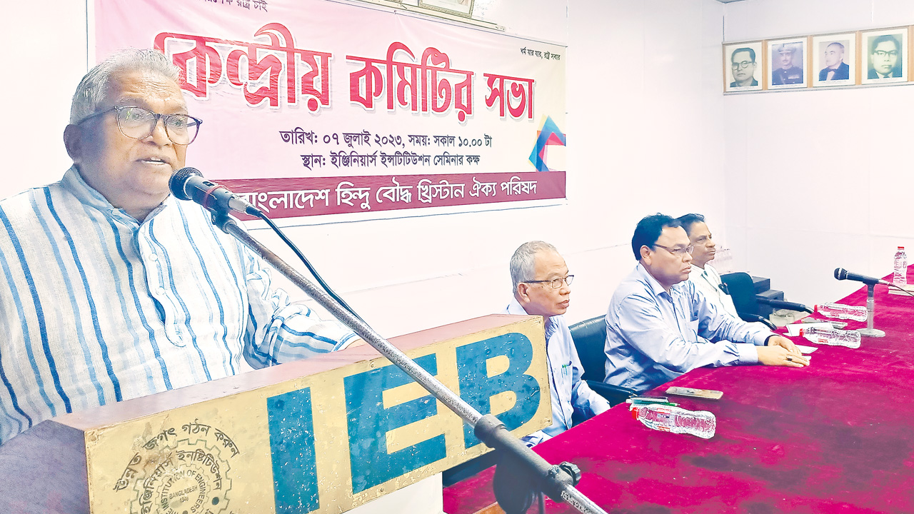 বাংলাদেশ হিন্দু বৌদ্ধ খ্রিষ্টান ঐক্য পরিষদের কেন্দ্রীয় সভায় বক্তব্য দেন রানা দাশগুপ্ত। ছবি : কালবেলা