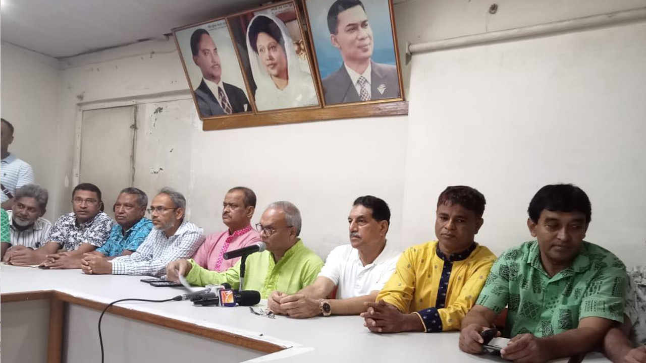 নয়াপল্টনে বিএনপির কেন্দ্রীয় কার্যালয়ে সংবাদ সম্মেলনে কথা বলছেন রুহুল কবির রিজভী। ছবি : কালবেলা