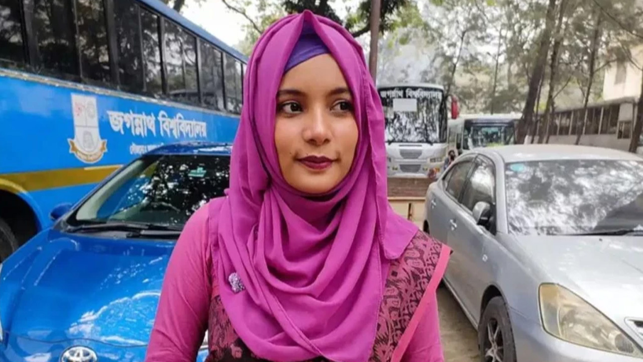 জবি শিক্ষার্থী খাদিজাতুল কুবরা। ছবি : সংগৃহীত