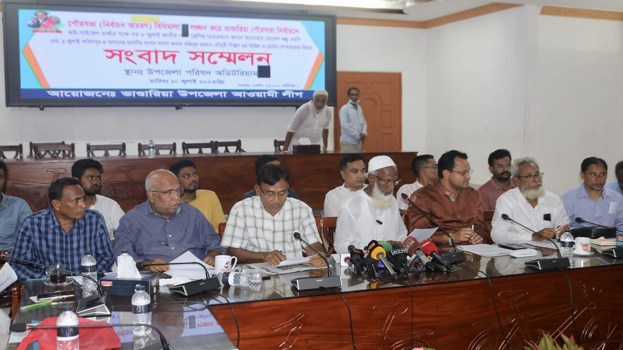 সংবাদ সম্মেলনে লিখিত বক্তব্য পাঠ করছেন আওয়ামী লীগ মনোনীত নৌকার মেয়র প্রার্থী মো. ফাইজুর রশিদ খসরু। ছবি : কালবেলা