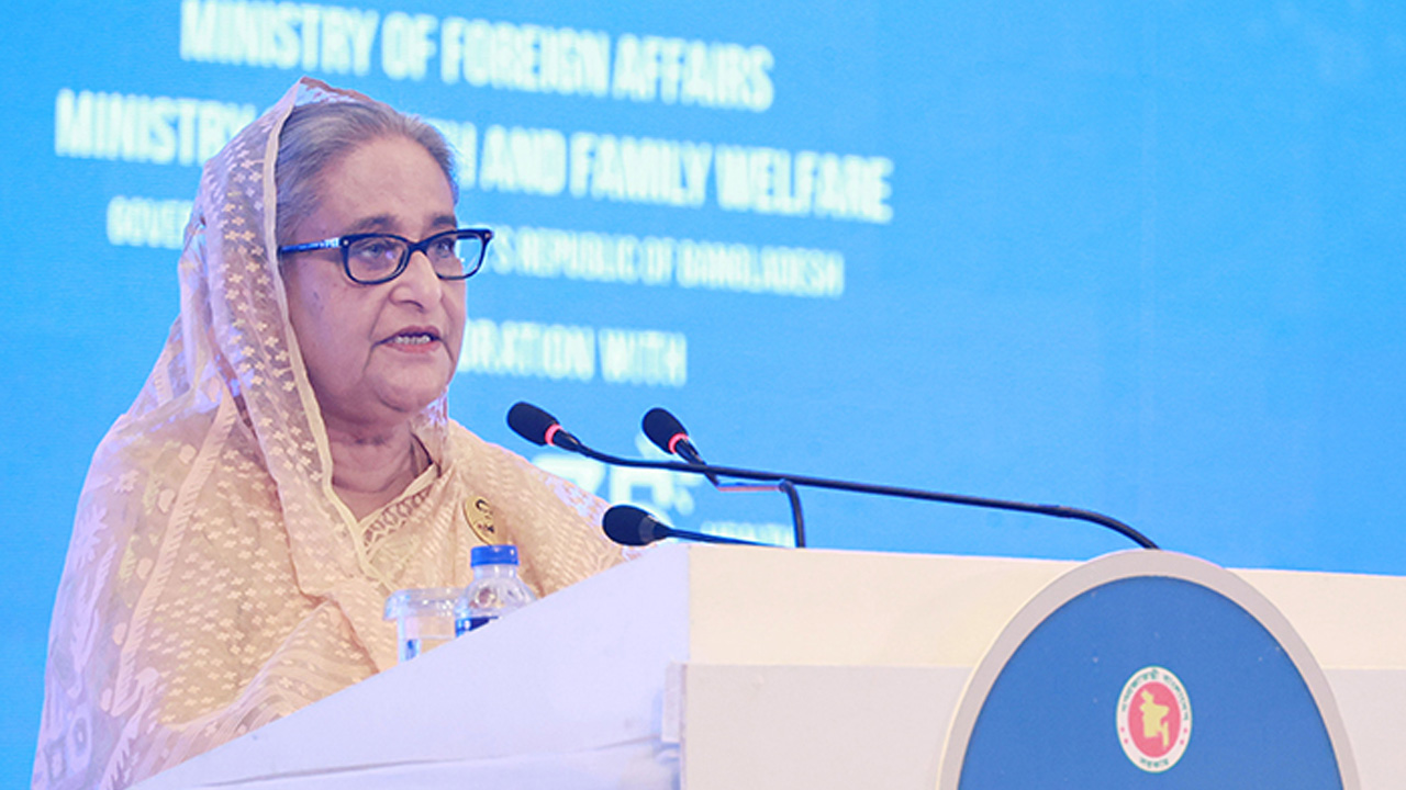 ‘ইন্টারন্যাশনাল কনফারেন্স অন পাবলিক হেলথ অ্যান্ড ডিপ্লোমেসি’ অনুষ্ঠানে প্রধান অতিথির বক্তব্য দেন প্রধানমন্ত্রী শেখ হাসিনা। ছবি : সংগৃহীত