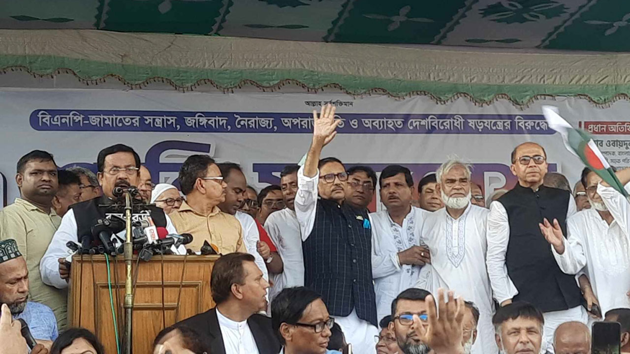 আওয়ামী লীগের শান্তি সমাবেশে বক্তব্য দিচ্ছেন দলটির সভাপতিমণ্ডলীর সদস্য জাহাঙ্গীর কবির নানক। ছবি : সংগৃহীত