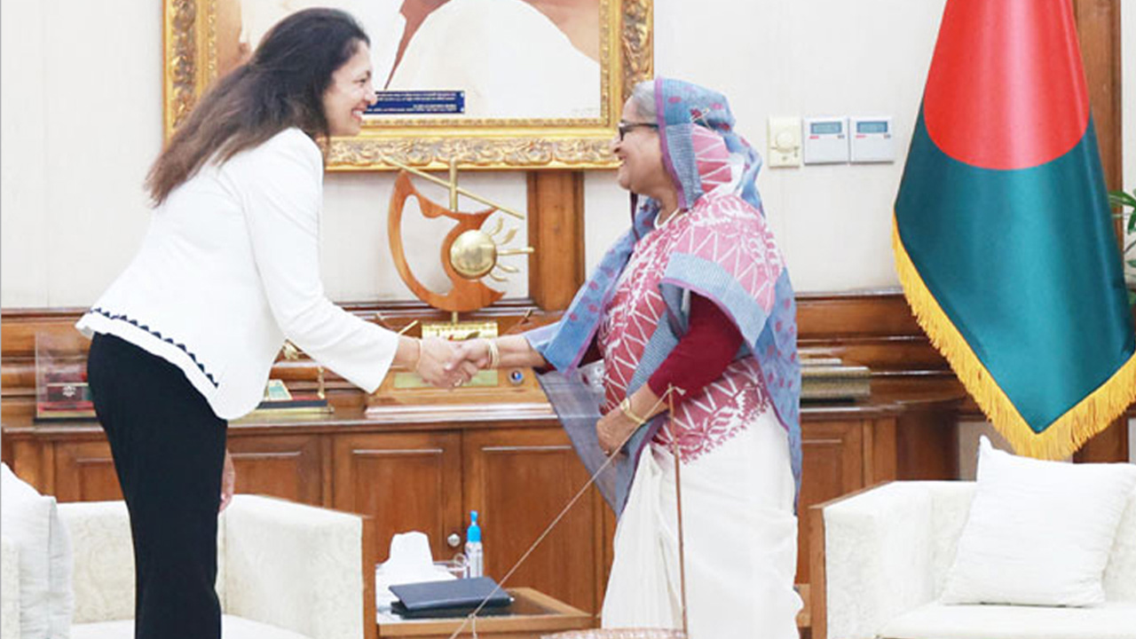 প্রধানমন্ত্রীর সঙ্গে গণভবনে আজরা জেয়ার সাক্ষাৎ। ছবি: সংগৃহীত