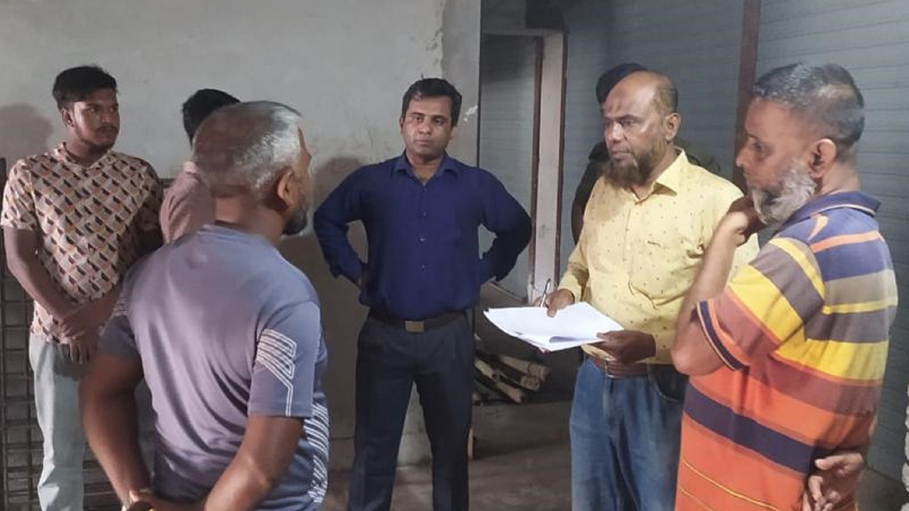 অভিযান চলাকালীন একটি চিত্র। ছবি: কালবেলা