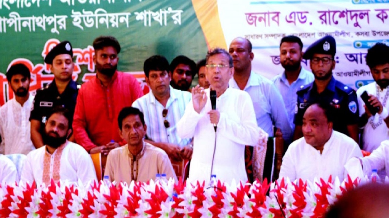 কসবার গোপীনাথপুর ইউনিয়ন আওয়ামী লীগের বিশেষ বর্ধিত সভায় বক্তব্য দিচ্ছেন আইন, বিচার ও সংসদবিষয়কমন্ত্রী আনিসুল হক। ছবি : কালবেলা