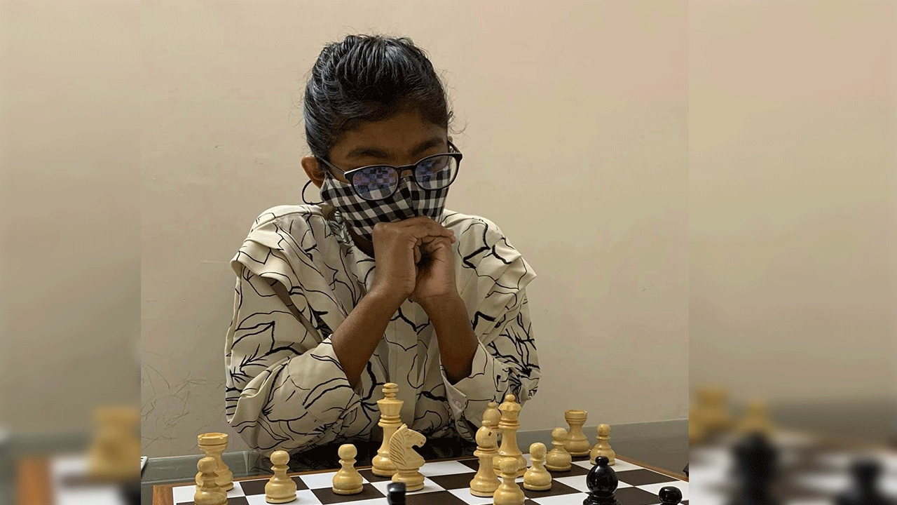 উজবেকিস্তানে ওয়ারসিয়া খুশব রৌপ্য পদক জিতেছেন। ছবি : সংগৃহীত