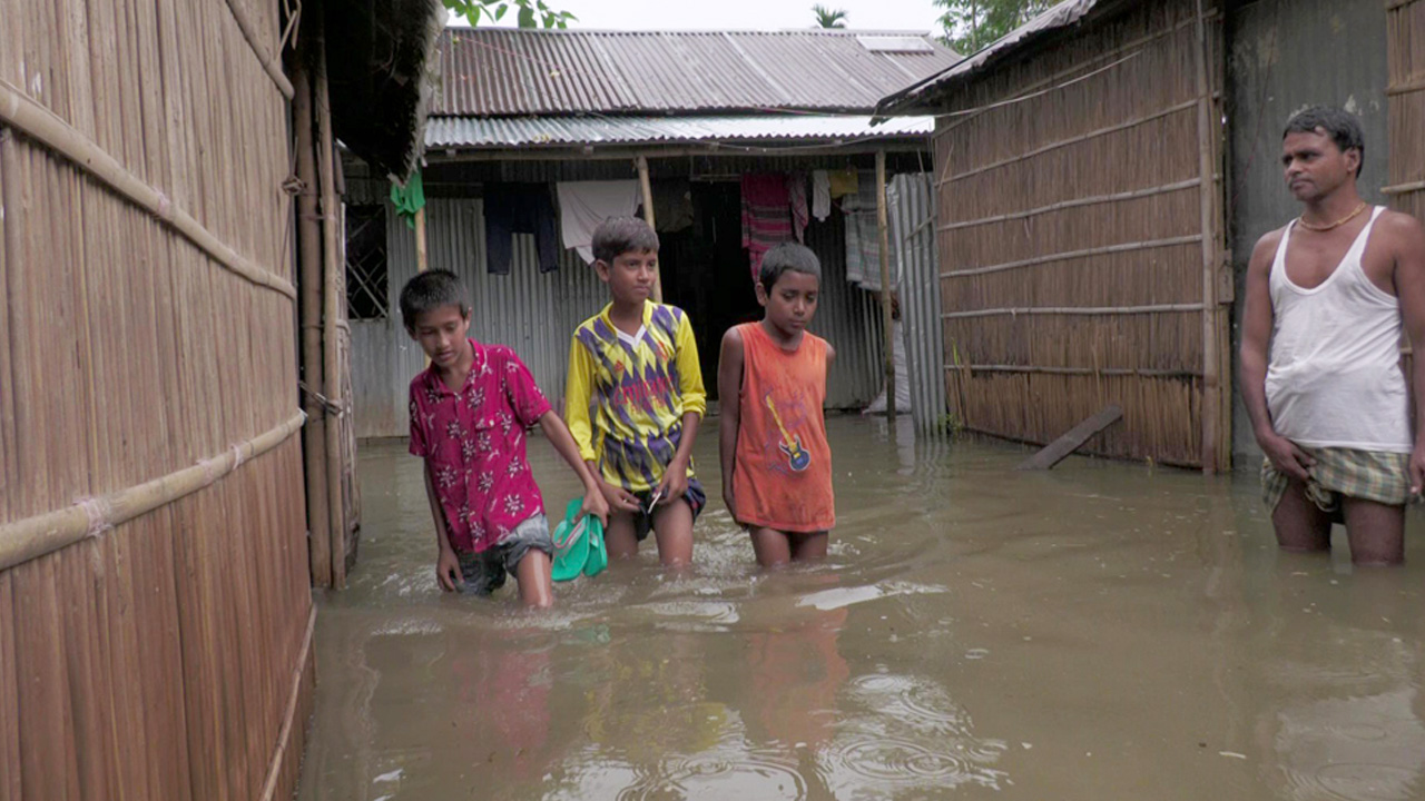নাগেশ্বরীর বিভিন্ন এলাকা প্লাবিত হয়ে পানিবন্দি হয়ে পড়েছে বহু মানুষ। ছবি : কালবেলা