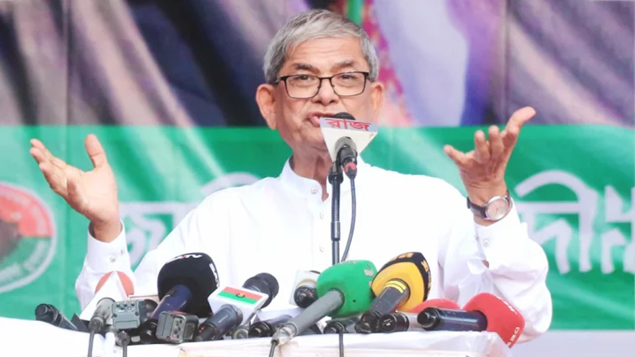 সোমবার খুলনা বিভাগীয় তারুণ্যের সমাবেশে বক্তব্য দেন বিএনপি মহাসচিব মির্জা ফখরুল ইসলাম আলমগীর। ছবি : সংগৃহীত