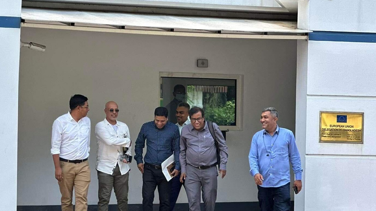 গণমাধ্যমকর্মীদের কাছে বাংলাদেশের গণমাধ্যমের স্বাধীনতা ও ডিজিটাল সিকিউরিটি অ্যাক্ট বিষয়ে জানতে চেয়েছে ইইউ প্রতিনিধি দল। ছবি: সংগৃহীত