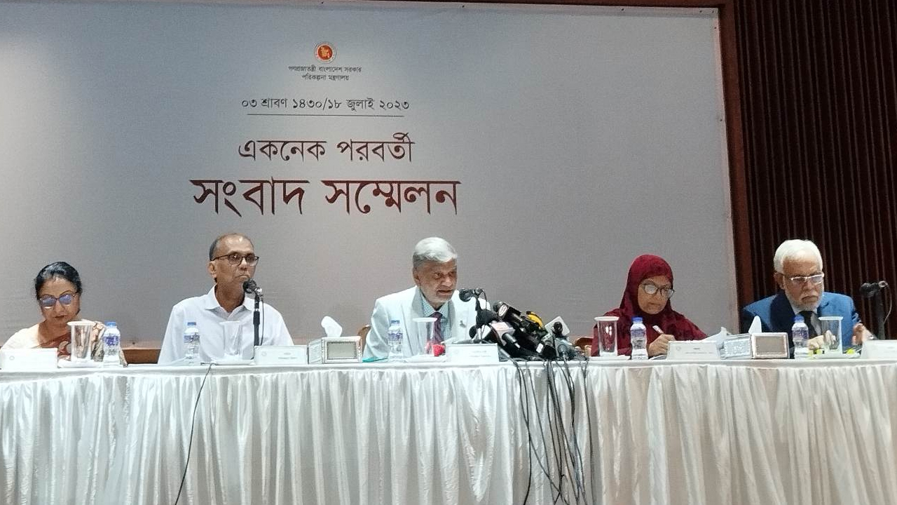 একনেক পরবর্তী সংবাদ সম্মেলনে কথা বলছেন পরিকল্পনামন্ত্রী এম এ মান্নান। ছবি: কালবেলা