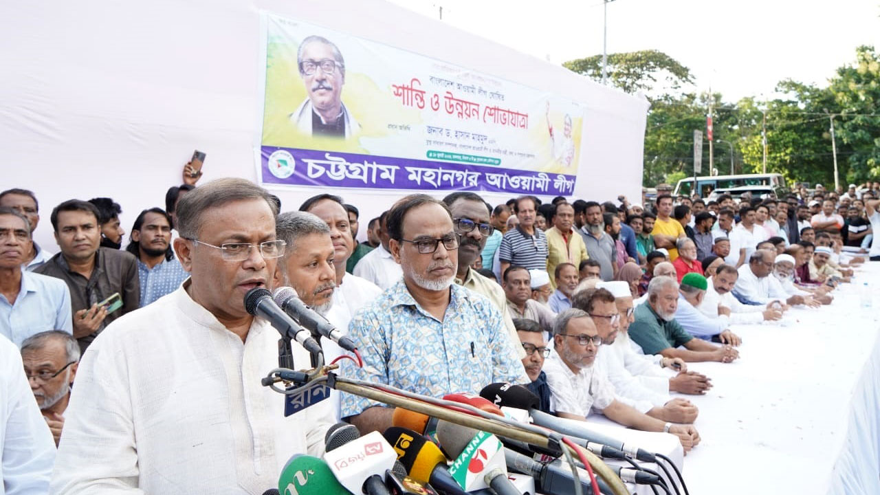 আলোচনা সভায় বক্তব্য দিচ্ছেন তথ্য ও সম্প্রচার মন্ত্রী এবং আওয়ামী লীগের যুগ্ম সাধারণ সম্পাদক ড. হাছান মাহমুদ। ছবি : কালবেলা