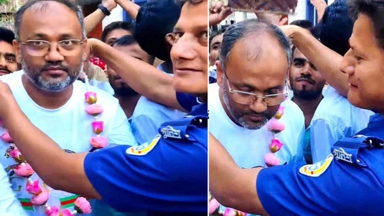 বিজয়ী স্বতন্ত্র প্রার্থীকে বিজয় মালা গলায় পরিয়ে দিচ্ছেন নেছারাবাদ থানার এসআই মুজিবুল হক। ছবি : সংগৃহীত