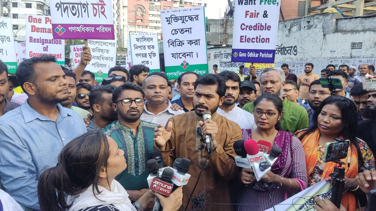 পদযাত্রায় নুরসহ নেতাকর্মীরা। ছবি : কালবেলা