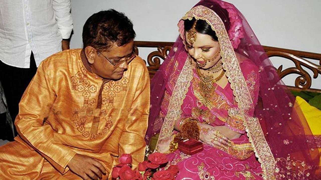 কথাসাহিত্যিক হুমায়ূন আহমেদ এবং অভিনেত্রী মেহের আফরোজ শাওন। ছবি : সংগৃহীত