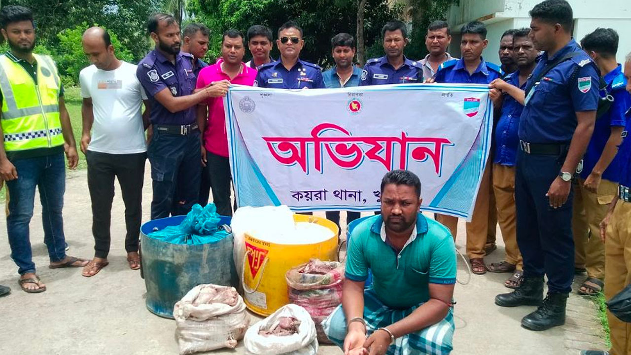 খুলনার কয়রা থেকে হরিণের ৫৩ কেজি মাংস উদ্ধার করেছে পুলিশ। ছবি : কালবেলা