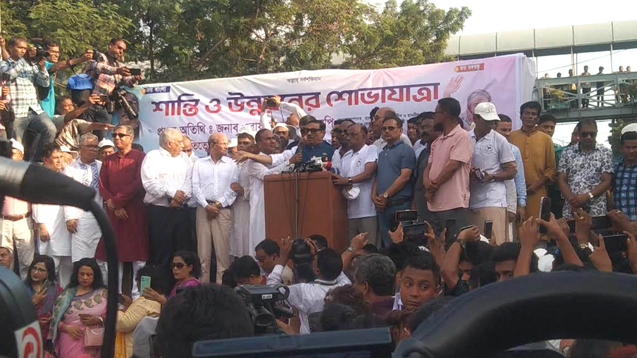 বুধবার তেজগাঁওয়ের সাতরাস্তায় শোভাযাত্রার আগে সমাবেশে বক্তব্য দেন আওয়ামী লীগের সাধারণ সম্পাদক ওবায়দুল কাদের। ছবি : সংগৃহীত