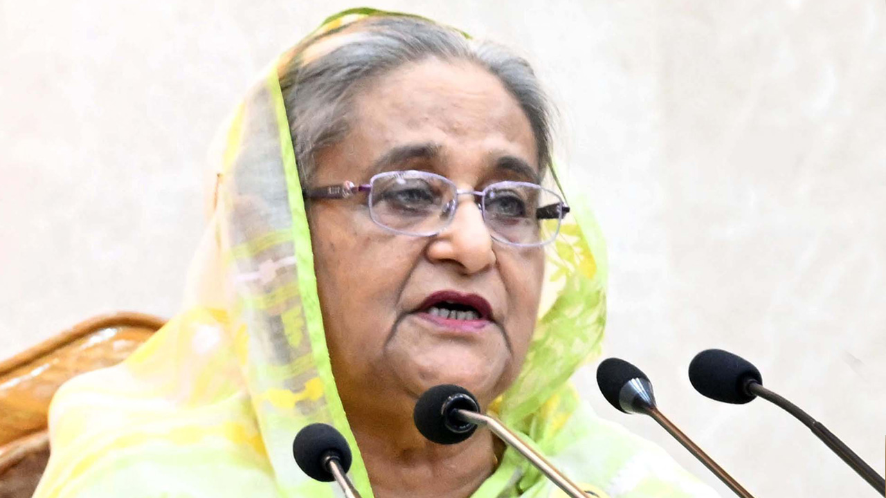 প্রধানমন্ত্রী শেখ হাসিনা বুধবার তার কার্যালয়ে ২০২৩-২৪ অর্থবছরের বার্ষিক পারফরম্যান্স চুক্তি স্বাক্ষর অনুষ্ঠানে বক্তব্য দেন। ছবি : পিআইডি