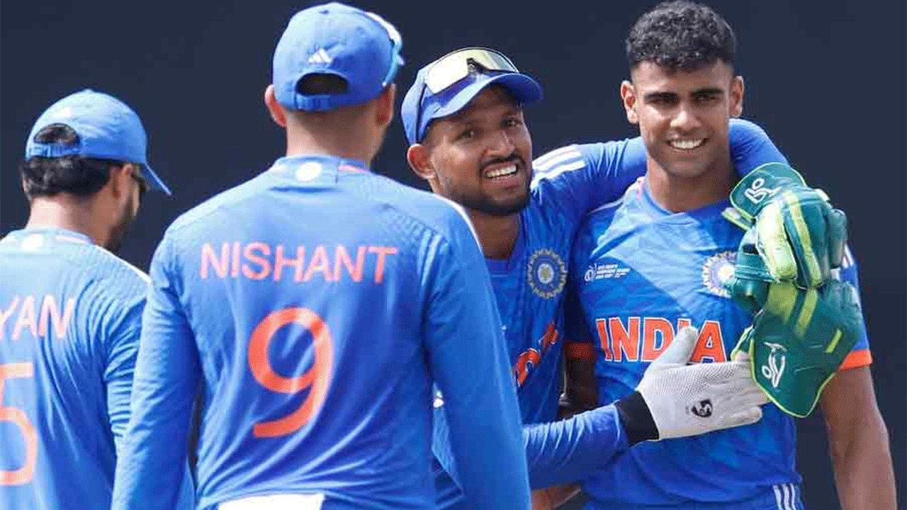 পাকিস্তানের বিপক্ষে উইকেট শিকারের পর ভারতের উল্লাস। ছবি : সংগৃহীত