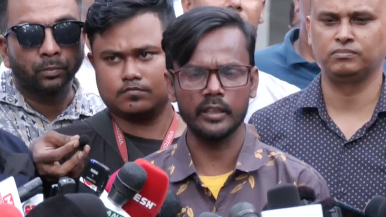ডিবি কার্যালয়ে আশরাফুল আলম ওরফে হিরো আলম। ছবি : সংগৃহীত