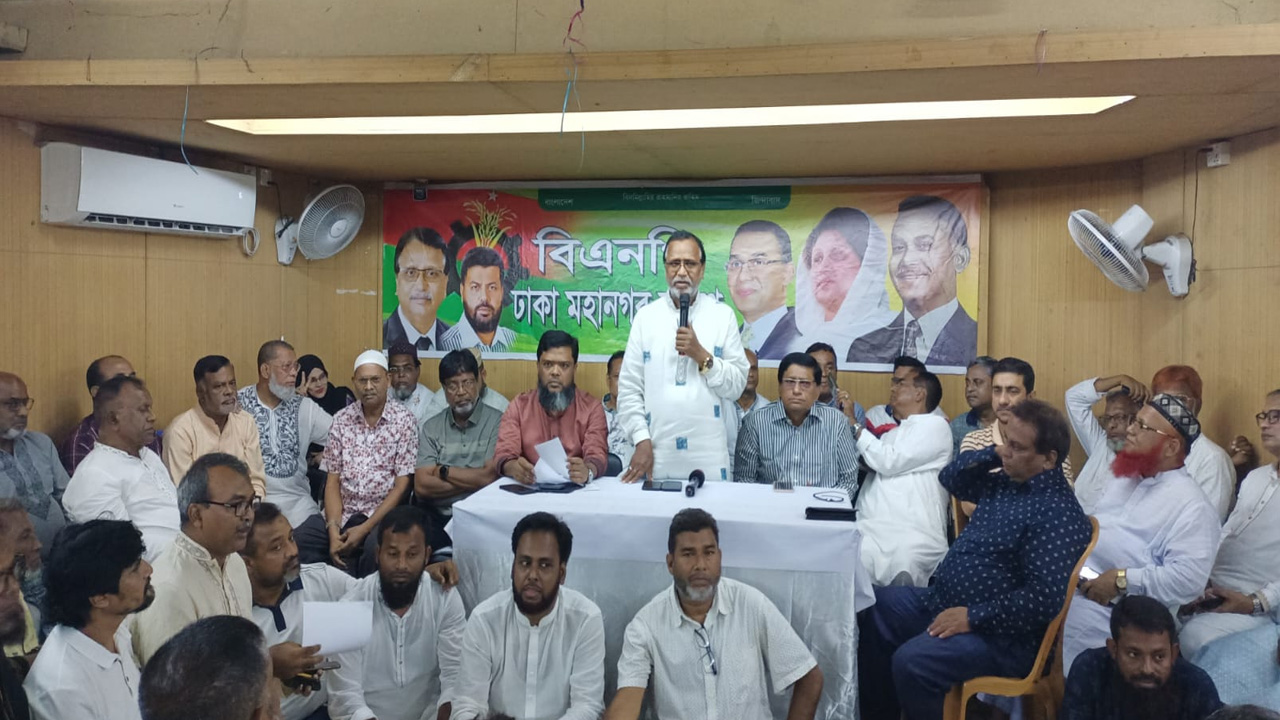 শুক্রবার বিকেলে নয়াপল্টনের ভাসানী মিলনায়তনে যৌথসভায় উপস্থিত নেতাকর্মীরা। ছবি : কালবেলা