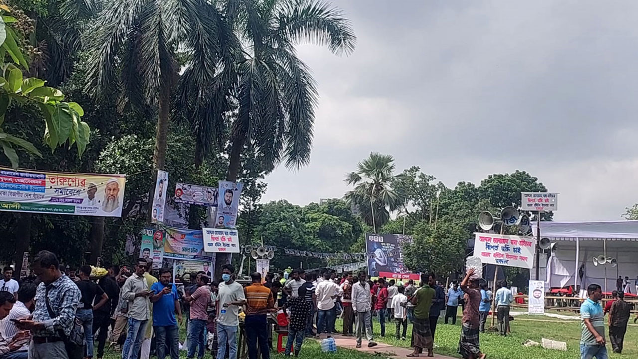 সমাবেশে যোগ দিতে সোহরাওয়ার্দী উদ্যানে আসছেন বিএনপি ও অঙ্গসংগঠনের নেতাকর্মীরা। ছবি : কালবেলা