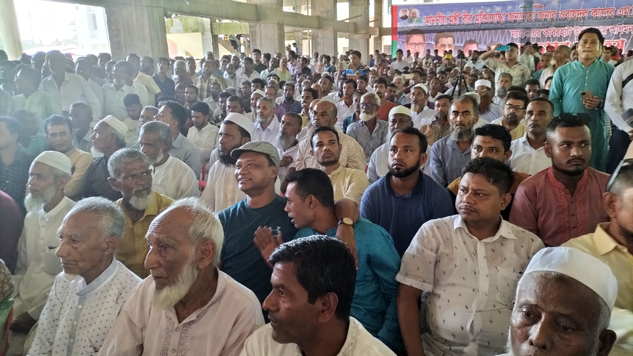 নোয়াখালীতে শান্তি সমাবেশে এসেছেন নেতাকর্মীরা। ছবি : কালবেলা