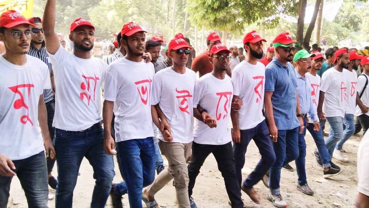 সমাবেশে মুন্নার কর্মী-সমর্থক অনুসারীরা। ছবি : কালবেলা