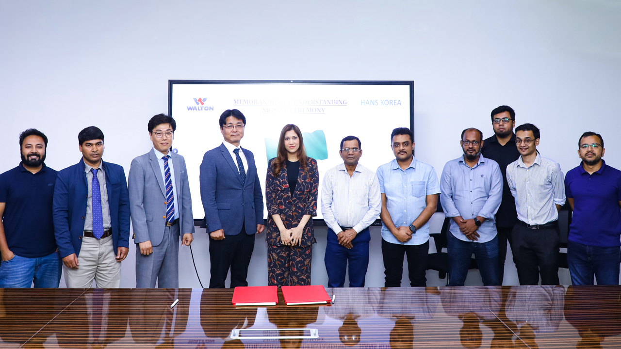 হ্যানস কোরিয়া ও ওয়ালটনের মধ্যকার এমওইউ চুক্তি স্বাক্ষর অনুষ্ঠানে উপস্থিত দুই প্রতিষ্ঠানের শীর্ষ কর্মকর্তারা। ছবি : সংগৃহীত 