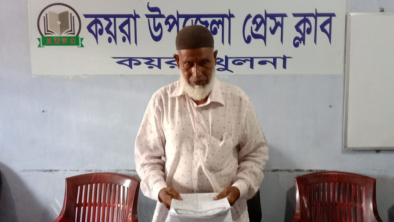 সংবাদ সম্মেলন করছেন ভুক্তভোগী পরিবারের সদস্য আব্দুল মাজেদ সরদার। ছবি : কালবেলা