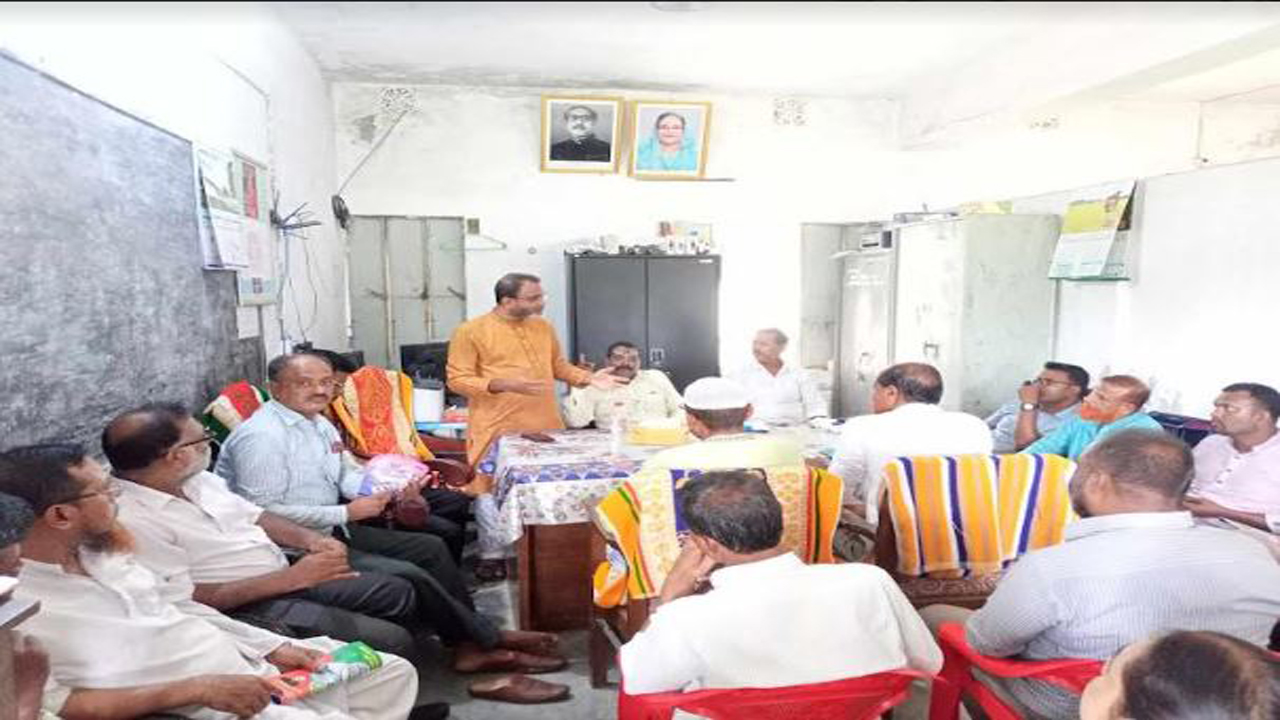 কয়রায় জেলা আওয়ামী লীগের মতবিনিময় সভা। ছবি: কালবেলা