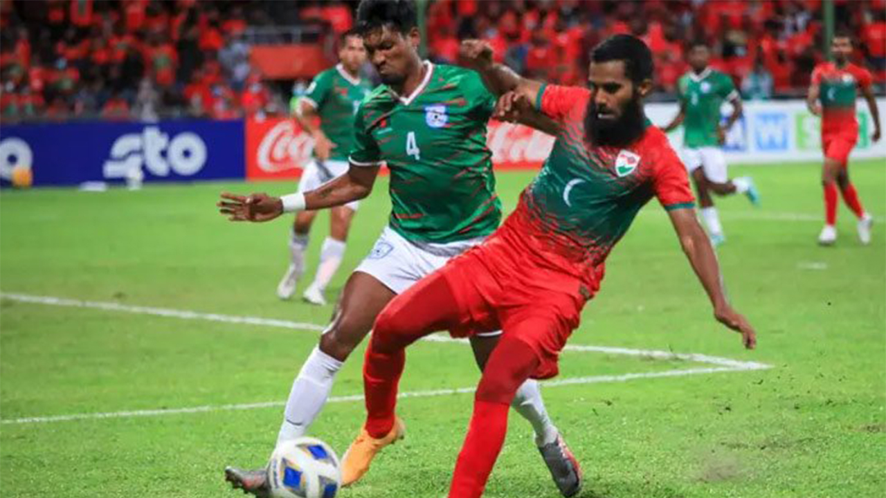 বাংলাদেশ ও মালদ্বীপ ফুটবল ম্যাচের দৃশ্য। ছবি : সংগৃহীত