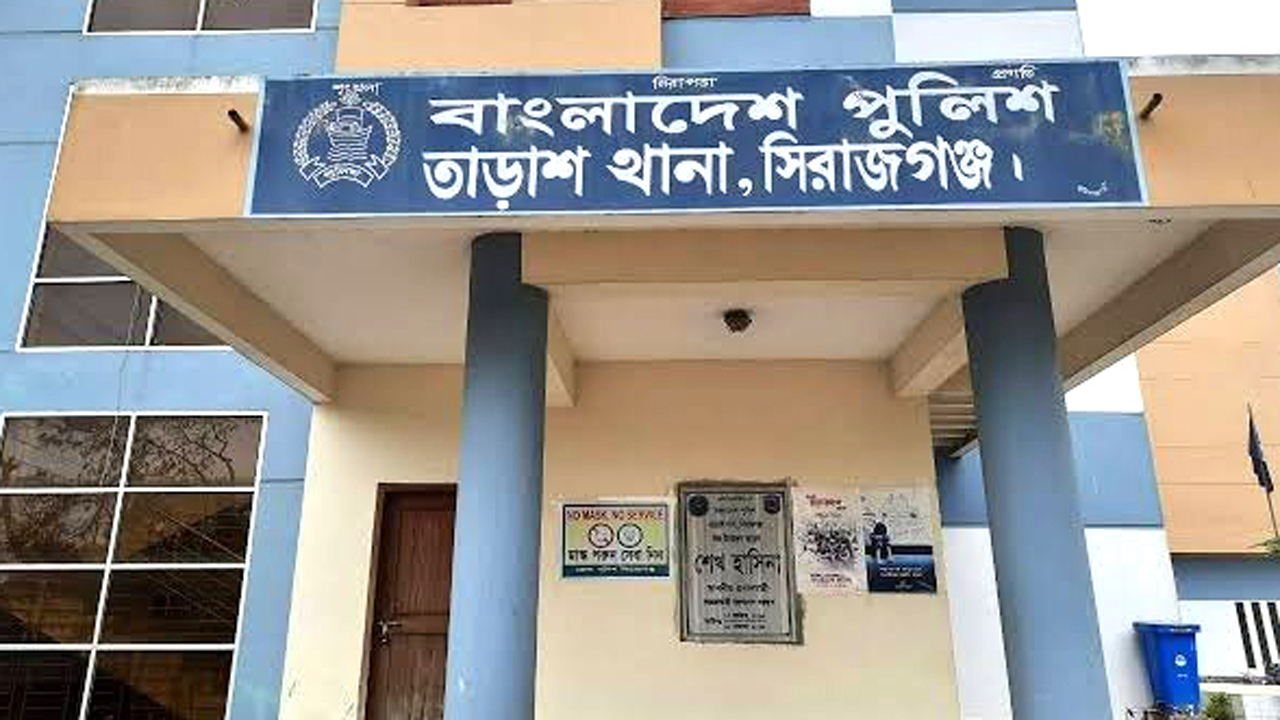 তাড়াশে সুফলভোগীদের পুকুরে মাছ ধরাকে কেন্দ্র করে দুপক্ষের সংঘর্ষের সময় আইনশৃঙ্খলা রক্ষা করতে গিয়ে আহত দুই পুলিশ সদস্য।