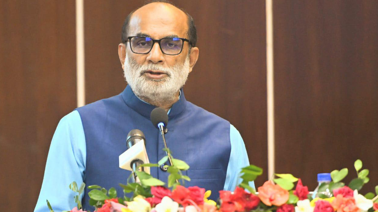 মৎস্য ও প্রাণিসম্পদমন্ত্রী শ ম রেজাউল করিম। ছবি : কালবেলা