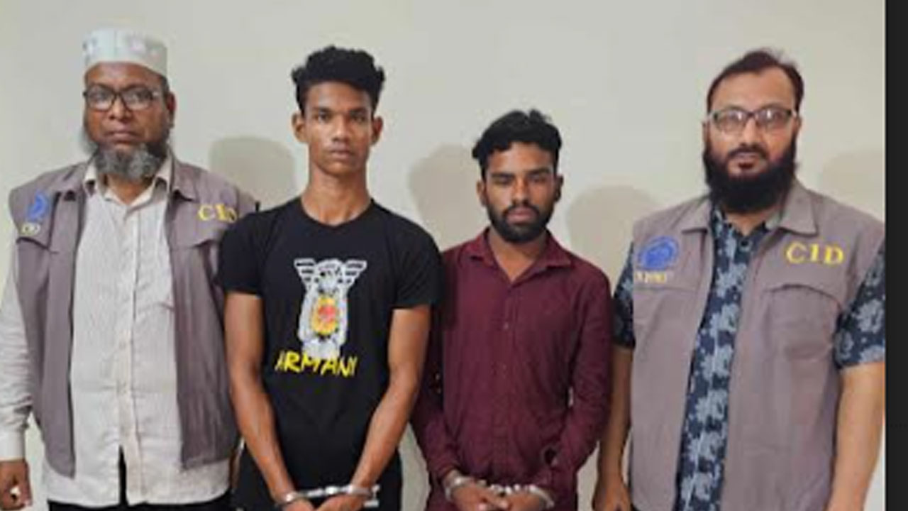 গ্রেপ্তারকৃত দুই আসামি সেলিম আহমদ ও আসানুর। ছবি : কালবেলা