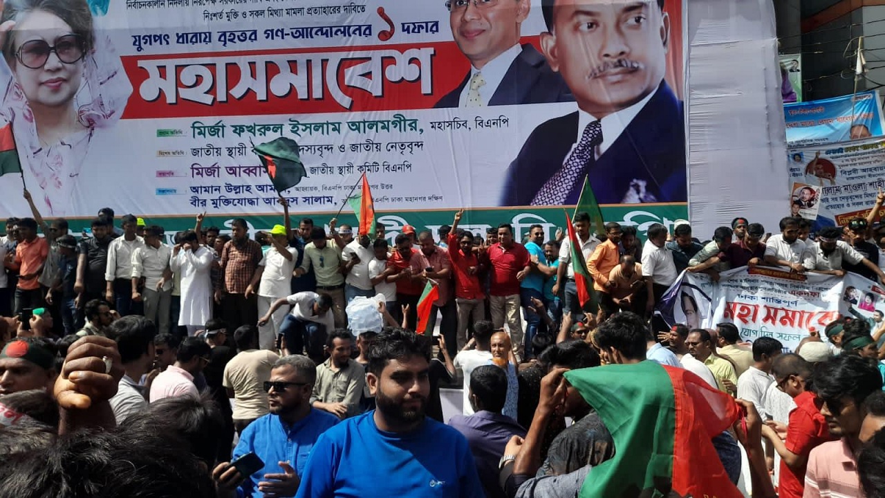 রাজধানীর নয়াপল্টন এলাকা বিএনপির মহাসমাবেশের জন্য এখন প্রস্তুত। ছবি : কালবেলা